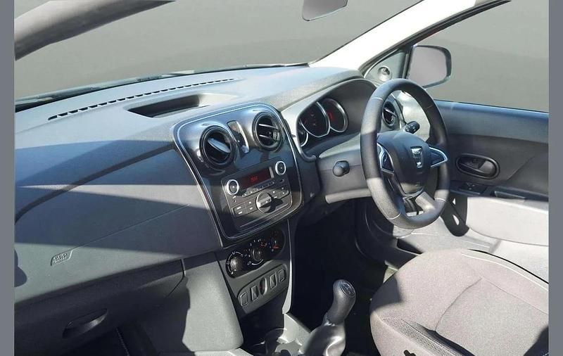 Used Dacia Logan Essentiel 72 HP (52 kW) 2020 White Estate