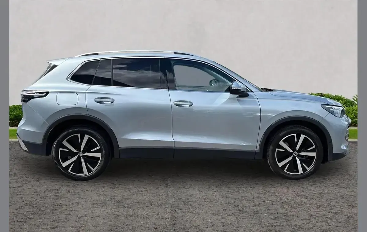 Used VW Tiguan Elegance 150 HP (110 kW) 2024 Silver SUV
