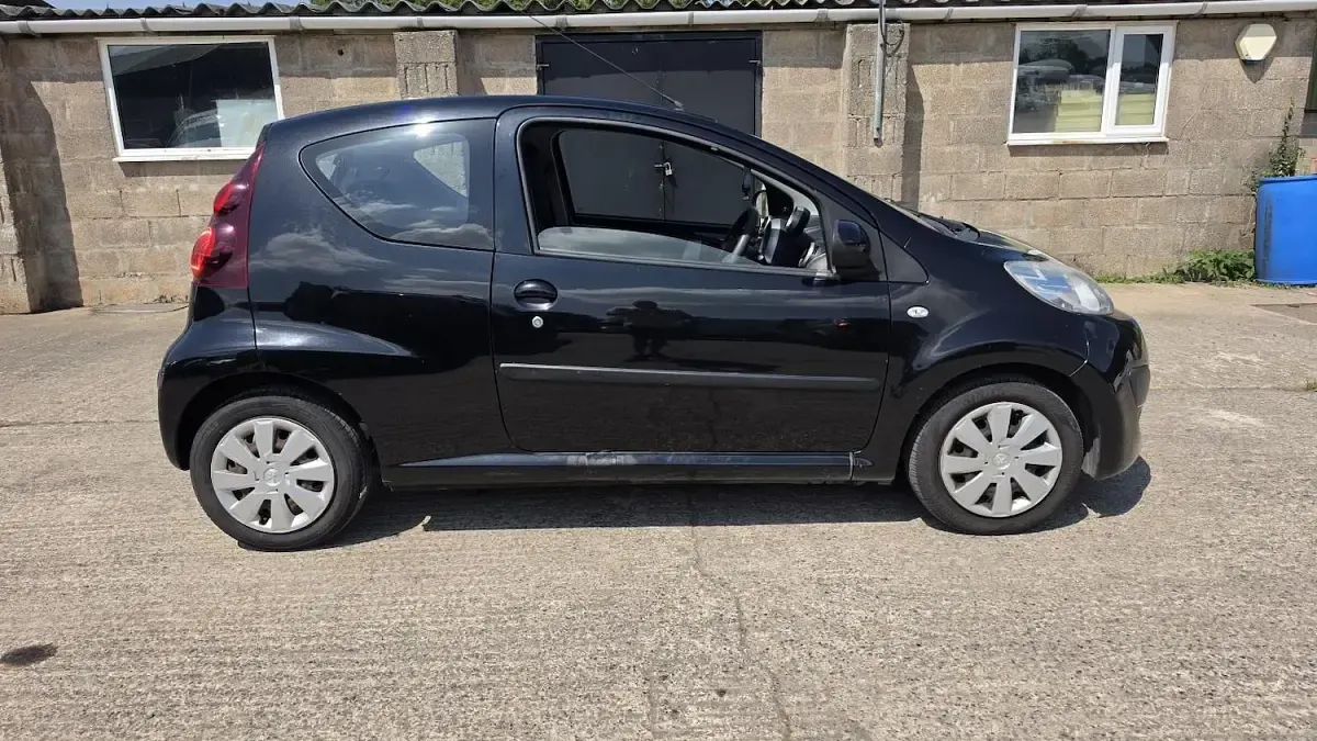 Used Peugeot 107 Active 68 HP (50 kW) 2014 Black Hatchback
