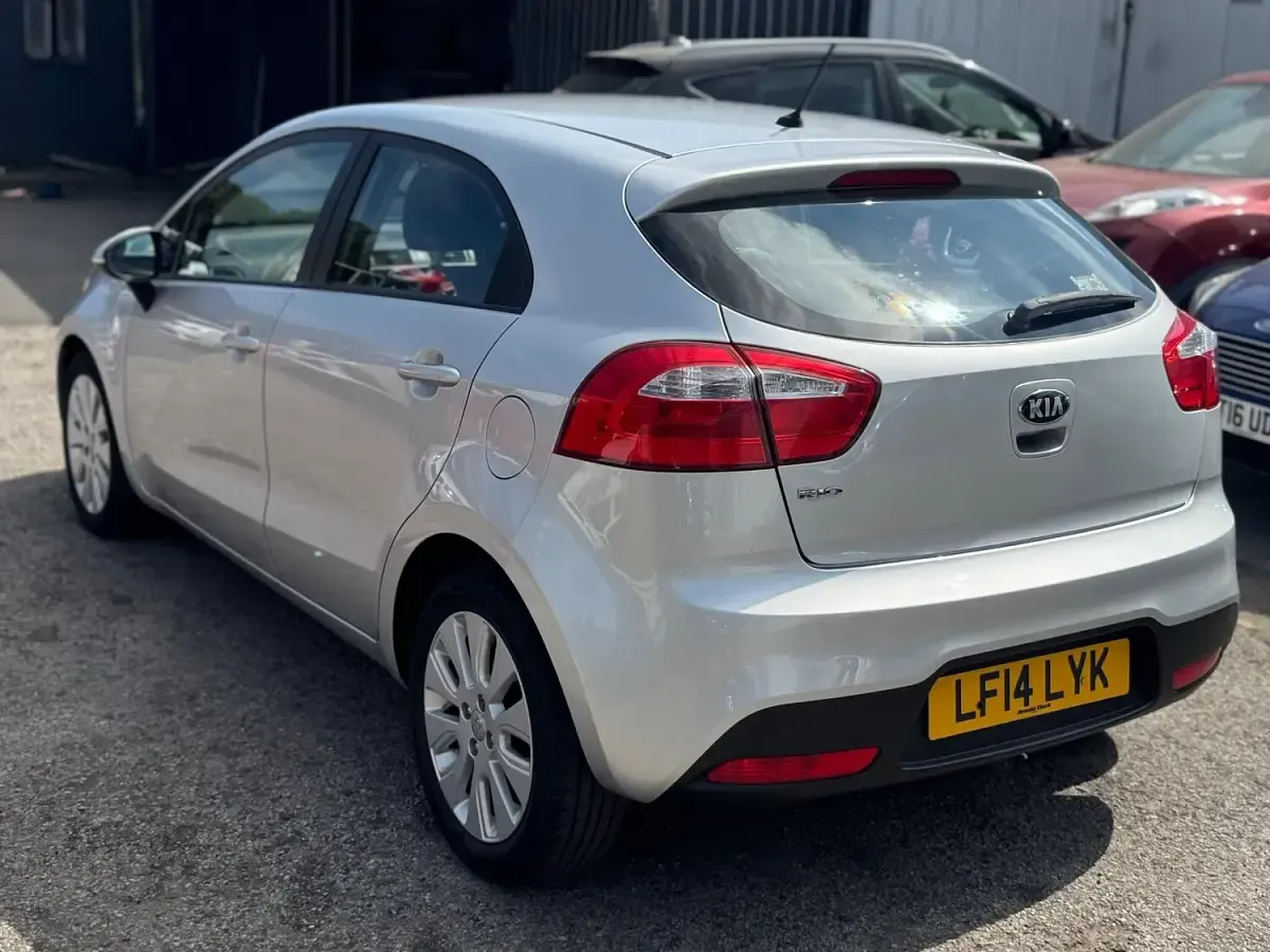 Used Kia Rio 84 HP (61 kW) 2014 Silver Hatchback
