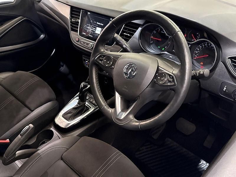 Used Vauxhall Crossland Ultimate 120 HP (88 kW) 2022 White SUV