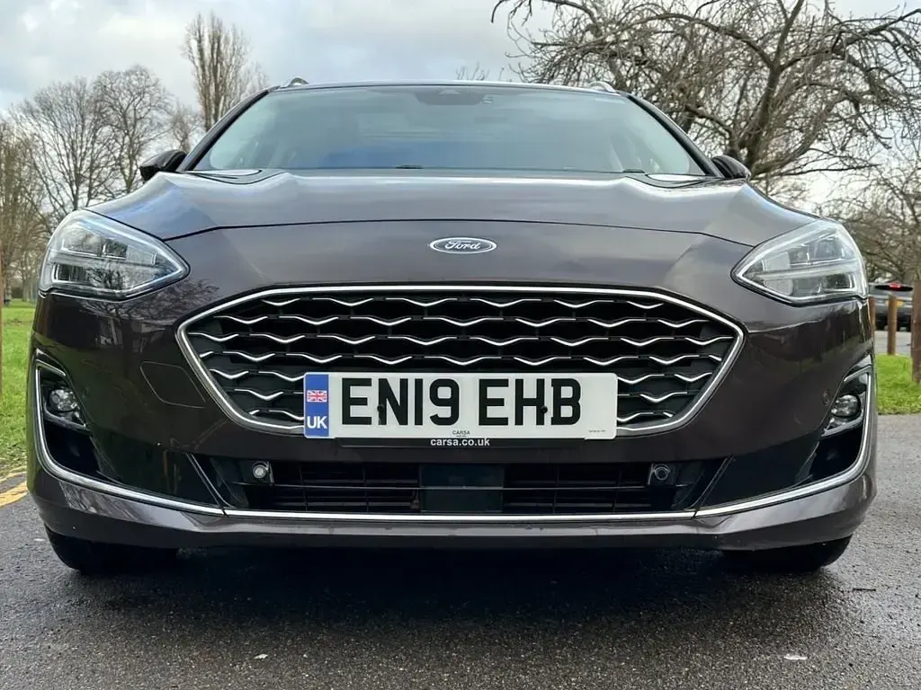 Usado Ford Focus Vignale 182 HP (133 kW) 2019 Roxo Carrinha