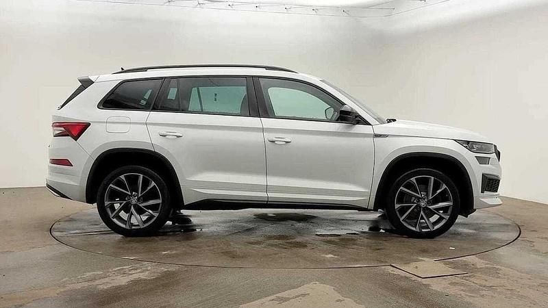 Used Skoda Kodiaq SportLine 150 HP (110 kW) 2022 Moon white metallic SUV
