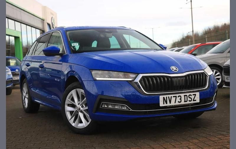 Used Skoda Octavia SE L 200 HP (147 kW) 2023 Blue Estate