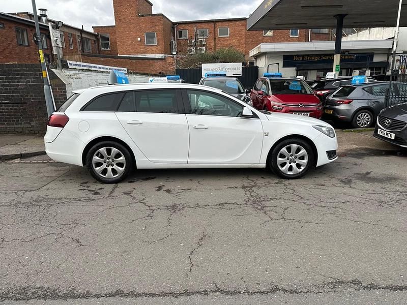 Used Vauxhall Insignia SRi 2015 White Estate