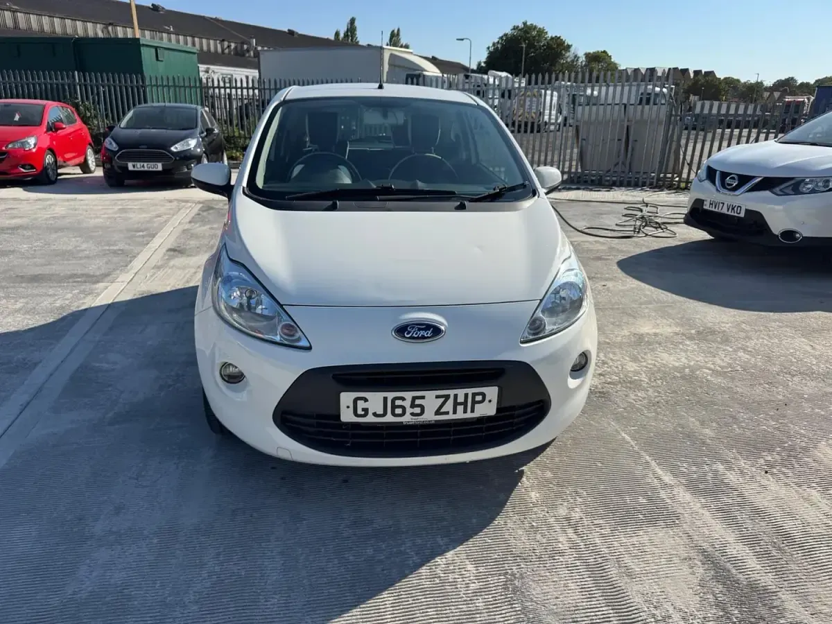 Used Ford Ka Zetec 69 HP (50 kW) 2015 White Hatchback