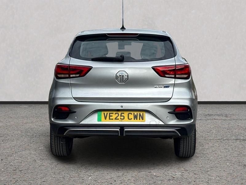 Usado MG ZS SE 114 kW (156 HP) 2025 Prateado SUV