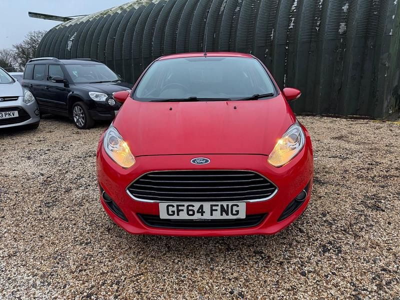 Used Ford Fiesta Zetec 82 HP (60 kW) 2014 Red Hatchback