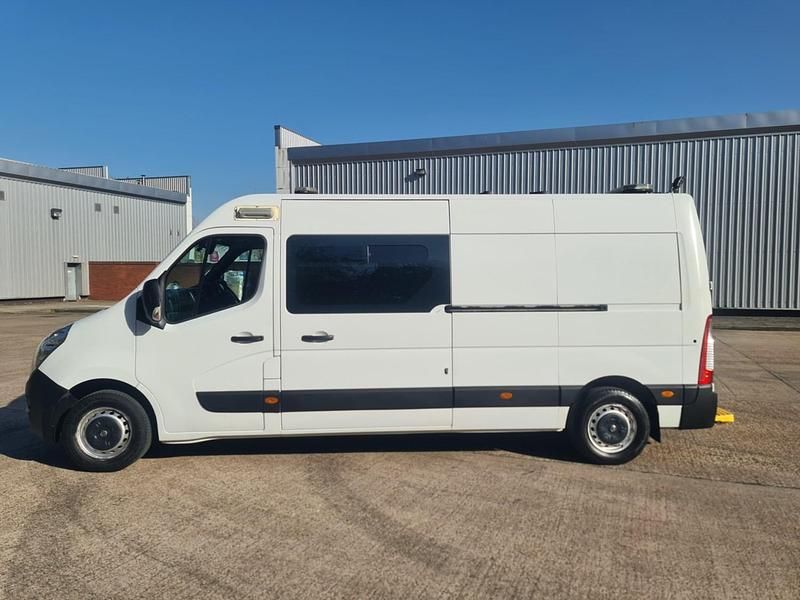 Used Vauxhall Movano 145 HP (106 kW) 2019 White MPV
