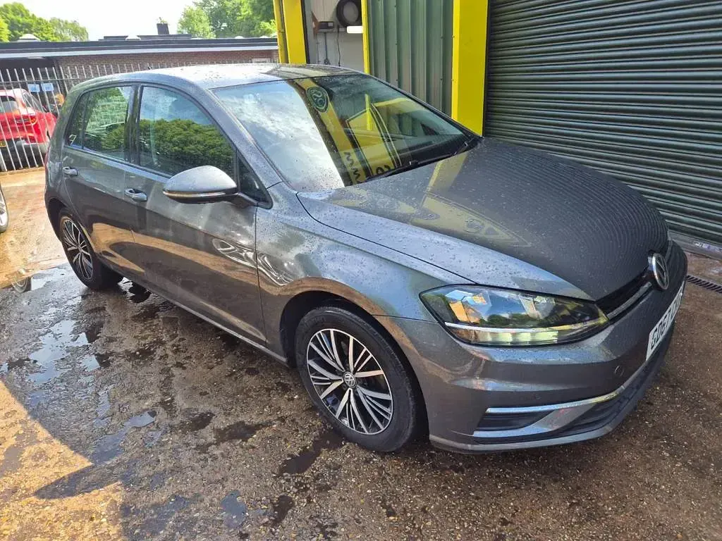 Used VW Golf VII SE 125 HP (91 kW) 2017 Grey Hatchback