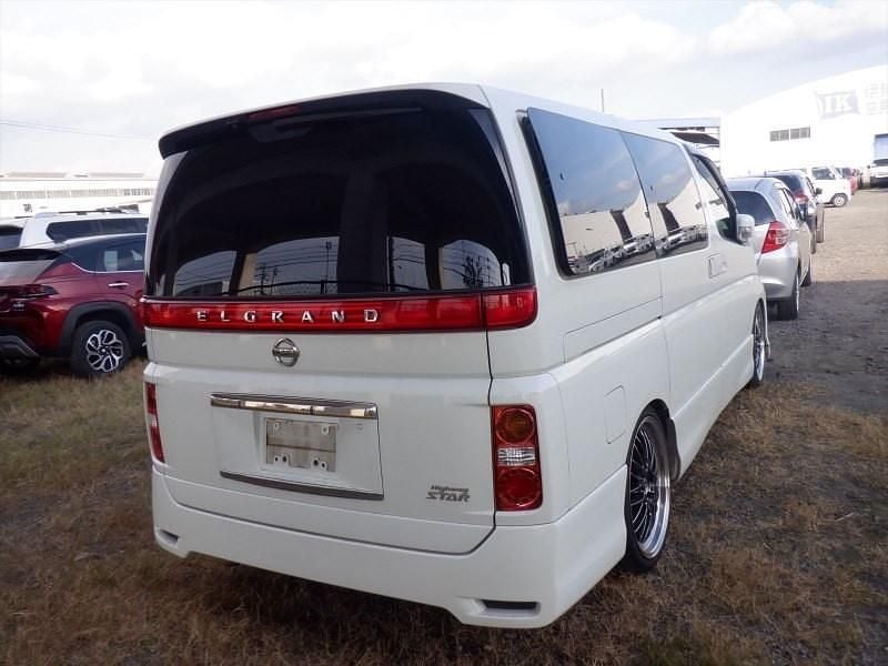 Used Nissan Elgrand 2007 White MPV