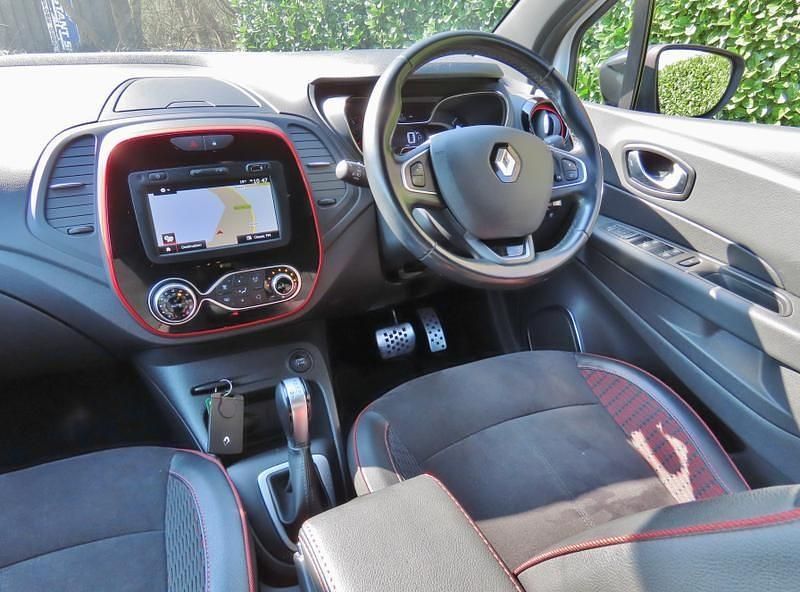 Used Renault Captur Version S 150 HP (110 kW) 2019 White/black SUV