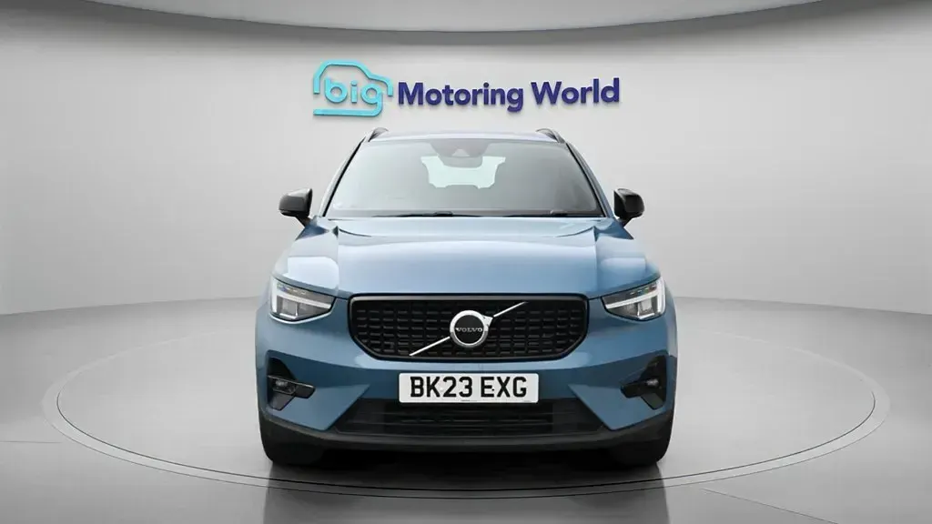 Usado Volvo XC40 Plus 211 HP (155 kW) 2023 Azul SUV