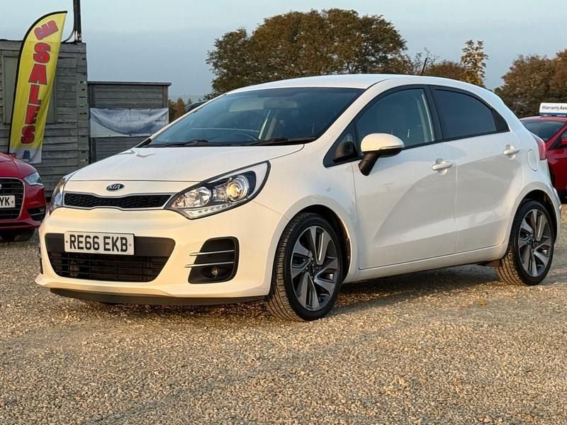 White Used 2016 Kia Rio 3 Hatchback | £4,595 (Good price) - Image 1/4