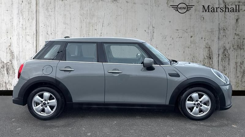 Begagnad Mini Cooper Classic 136 HK (100 kW) 2021 Grå Halvkombi
