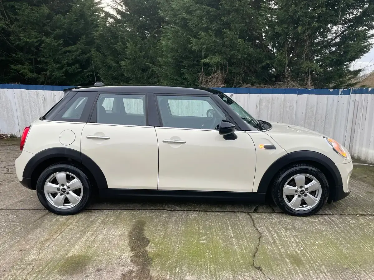 Used Mini Cooper Hatch 136 HP (100 kW) 2018 White Hatchback