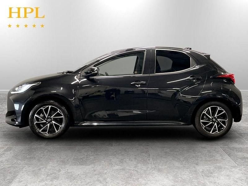 Used Toyota Yaris Hybrid Design 116 HP (85 kW) 2023 Black Hatchback