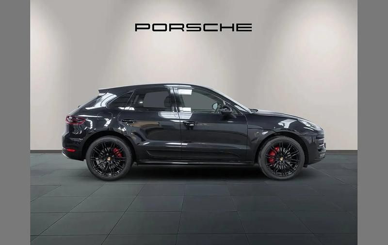 Used Porsche Macan Turbo 400 HP (294 kW) 2017 Black SUV