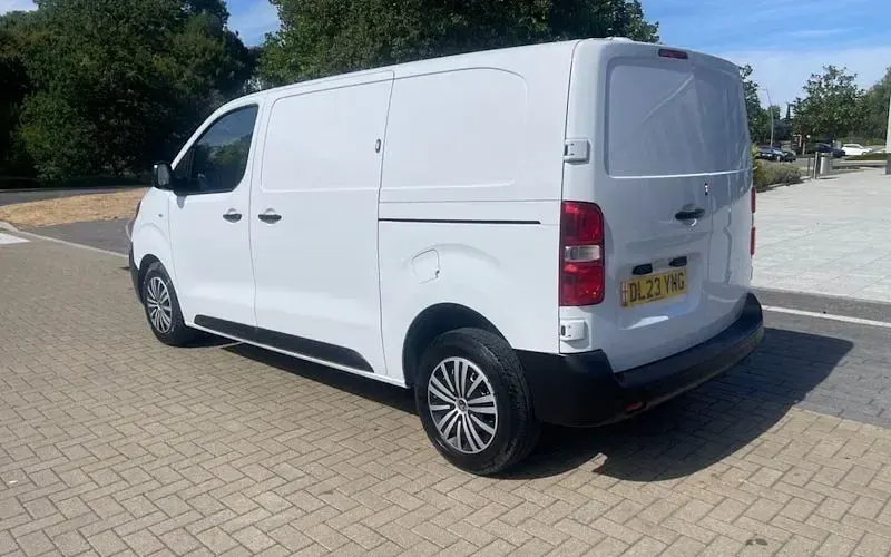 Used Vauxhall Vivaro S 101 HP (74 kW) 2023 White MPV