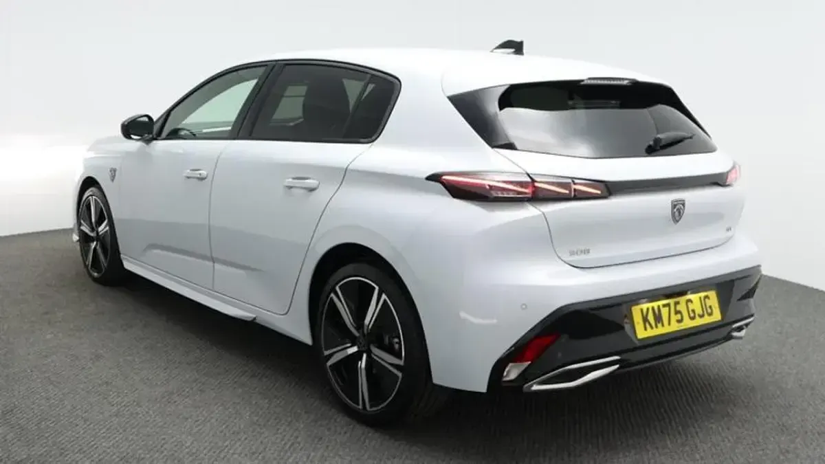 Used Peugeot 308 GT 143 HP (105 kW) 2025 White Hatchback