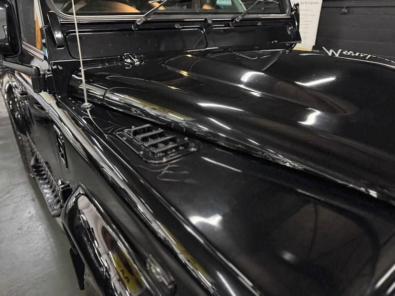 Used Land Rover Defender Landmark 122 HP (89 kW) 2015 Black Estate