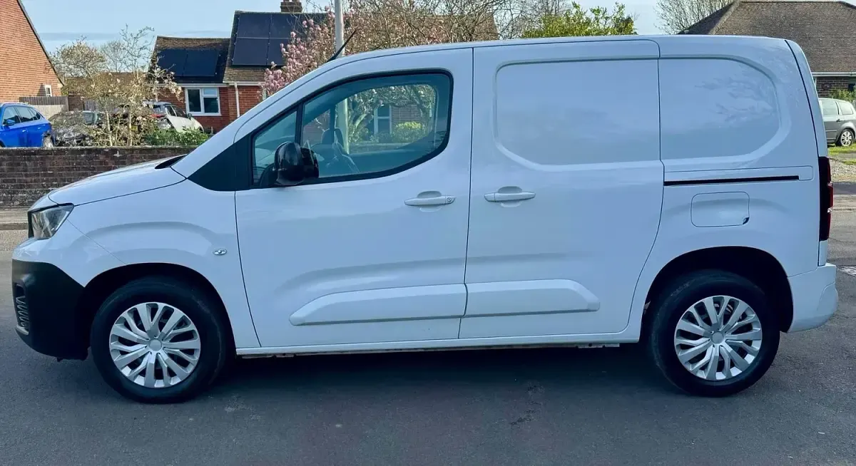 Used Peugeot Partner Premium 131 HP (96 kW) 2023 White MPV