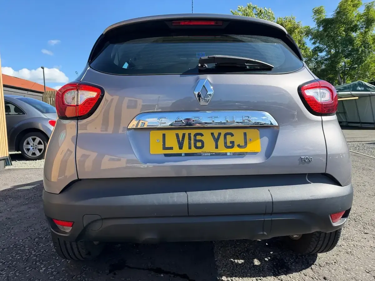 Used Renault Captur Dynamique 90 HP (66 kW) 2016 Grey SUV