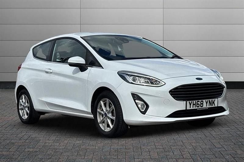 Frozen white Used 2018 Ford Fiesta Zetec Hatchback | £8,190 (Fair price) - Image 1/4