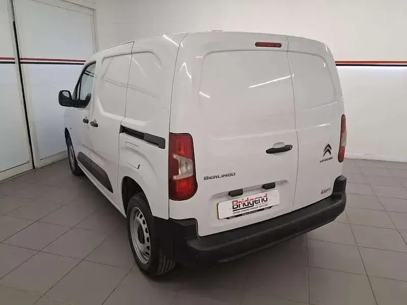 Used Citroën Berlingo 100 HP (73 kW) 2023 White MPV