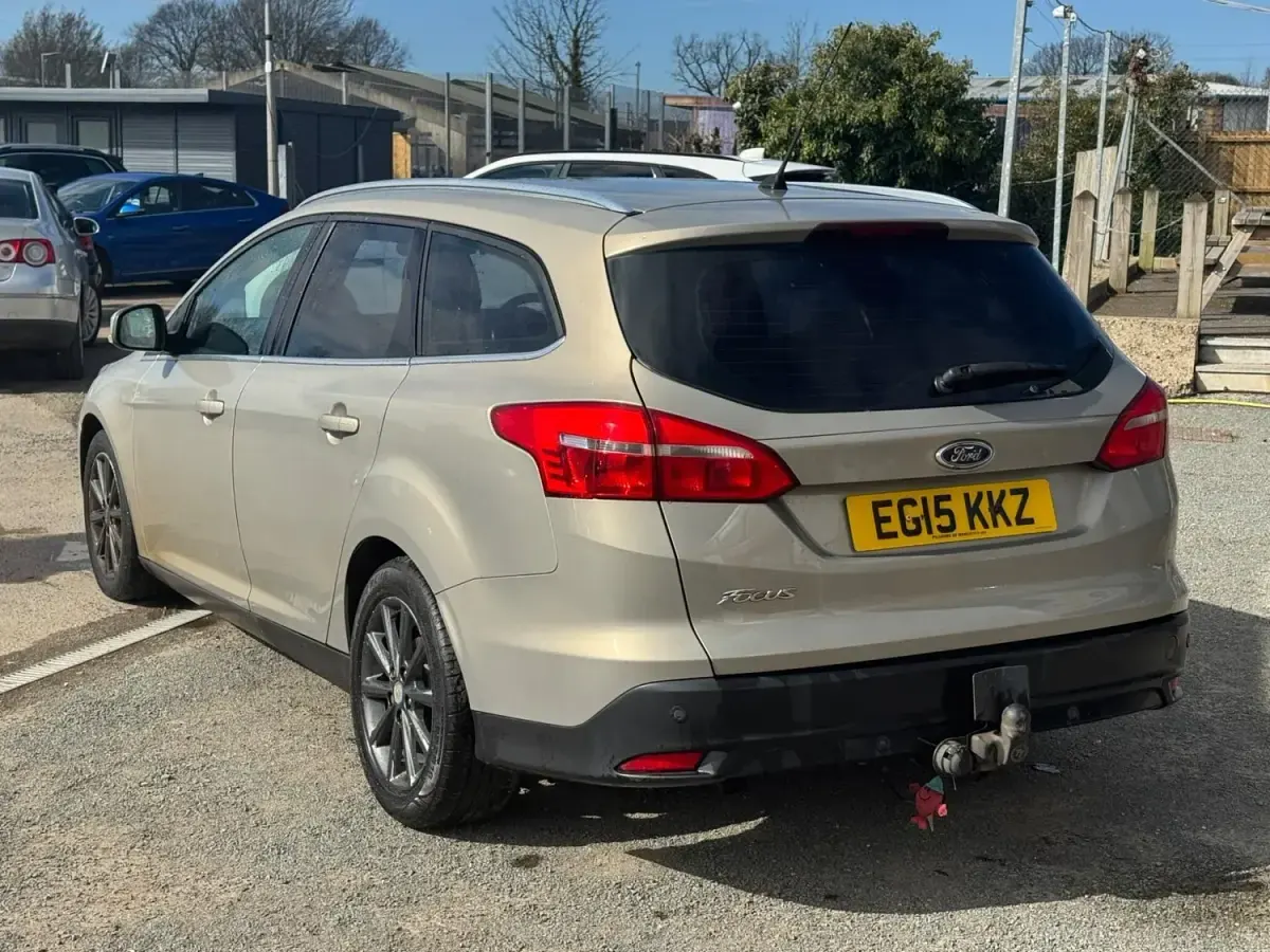 Begagnad Ford Focus Titanium 120 HK (88 kW) 2015 Silver Kombi