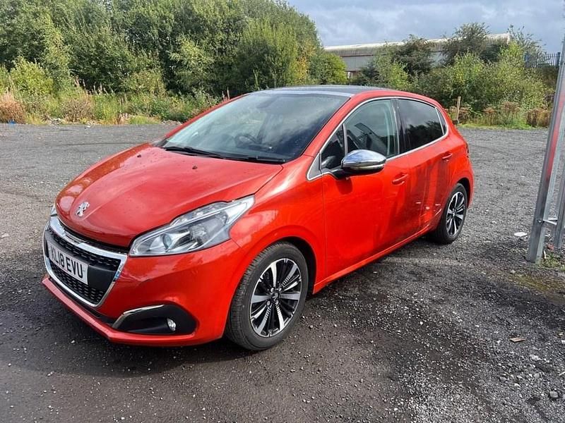 Used Peugeot 208 Allure Premium 82 HP (60 kW) 2018 Orange Hatchback