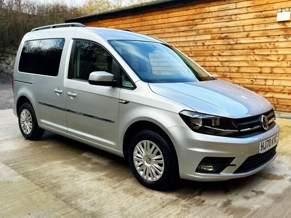 Usado VW Caddy Life 2020 Plateado Monovolumen