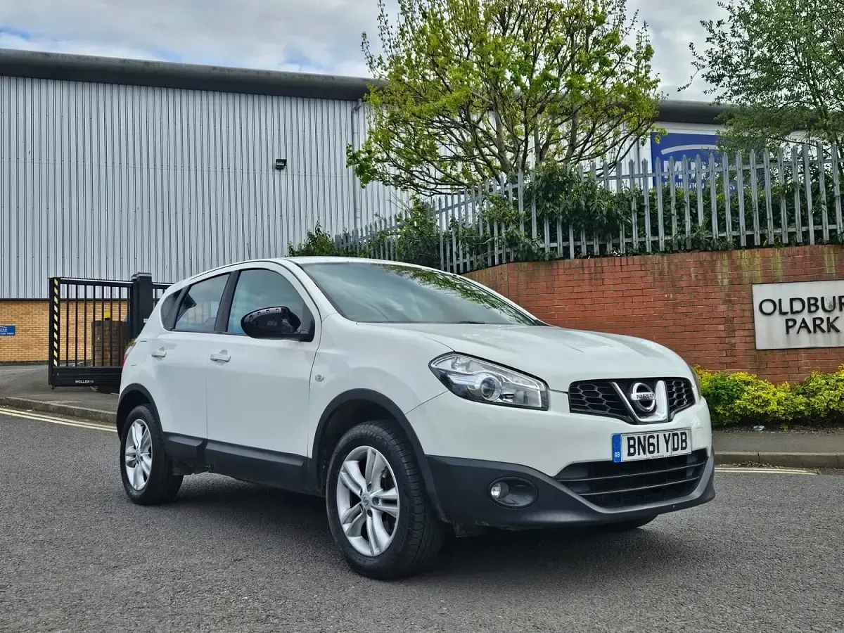 Used Nissan Qashqai Acenta 117 HP (86 kW) 2011 White SUV