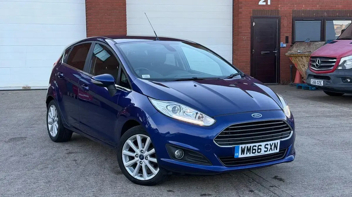 Used Ford Fiesta Titanium 98 HP (72 kW) 2016 Blue Hatchback