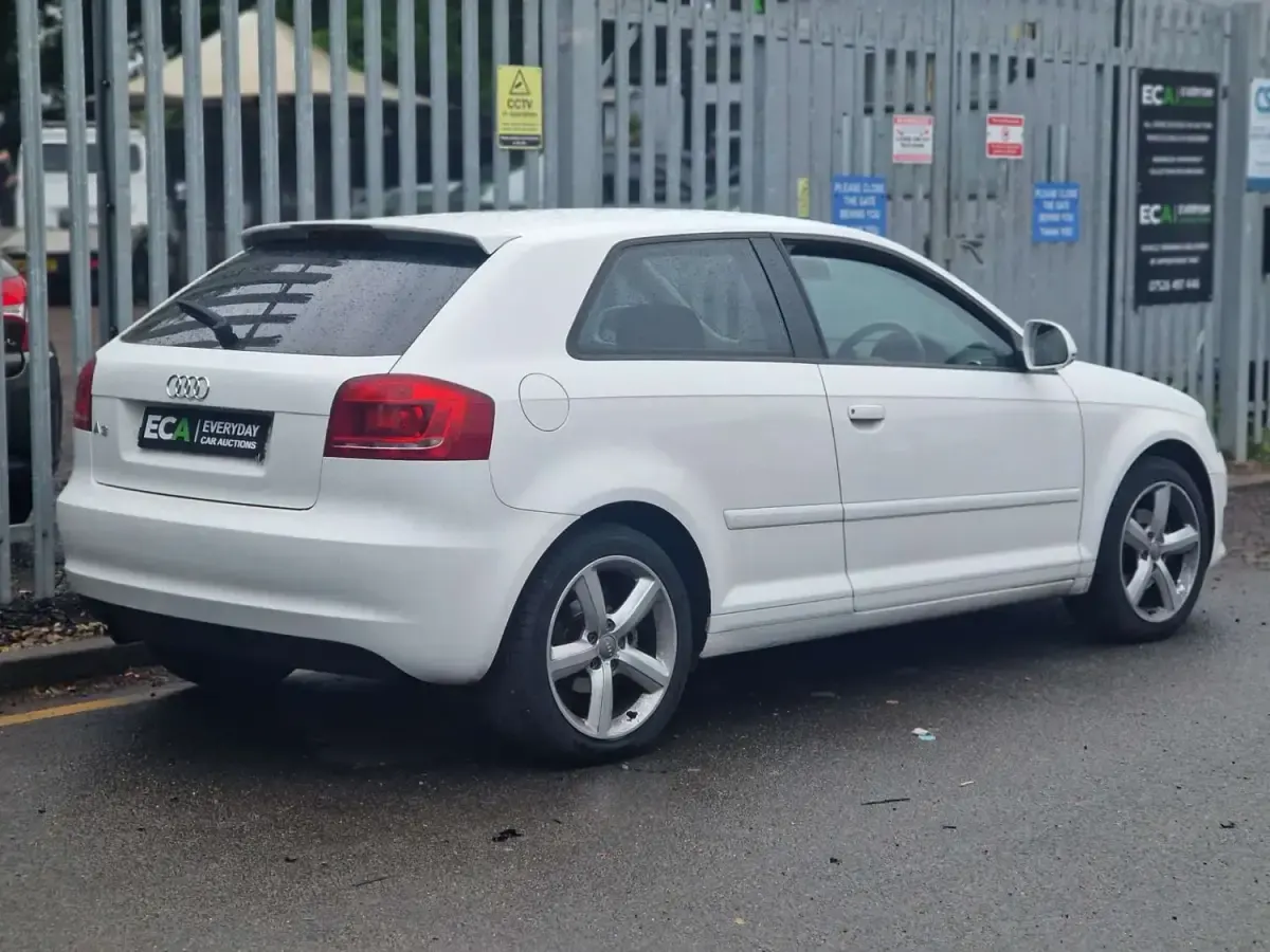Usado Audi A3 102 HP (75 kW) 2009 Branco Citadino