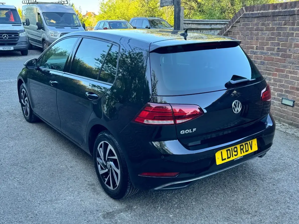 Używany VW Golf VII Match 150 KM (110 kW) 2019 Czarny Hatchback