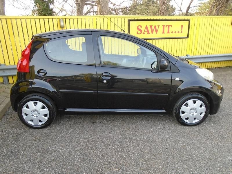 Used Peugeot 107 68 HP (50 kW) 2010 Black Hatchback