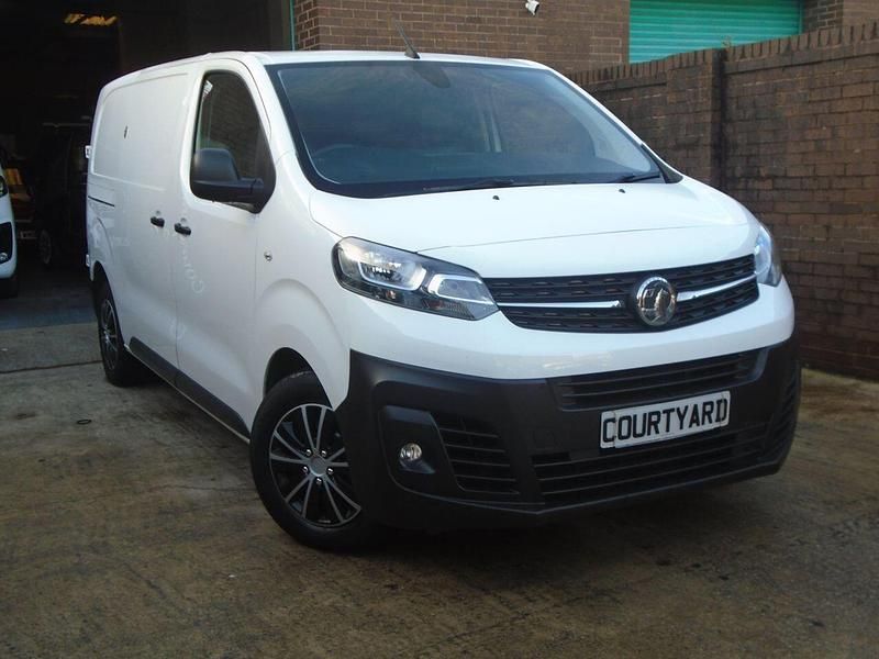 White Used 2021 Vauxhall Vivaro MPV | £9,450 (Super price) - Image 1/4