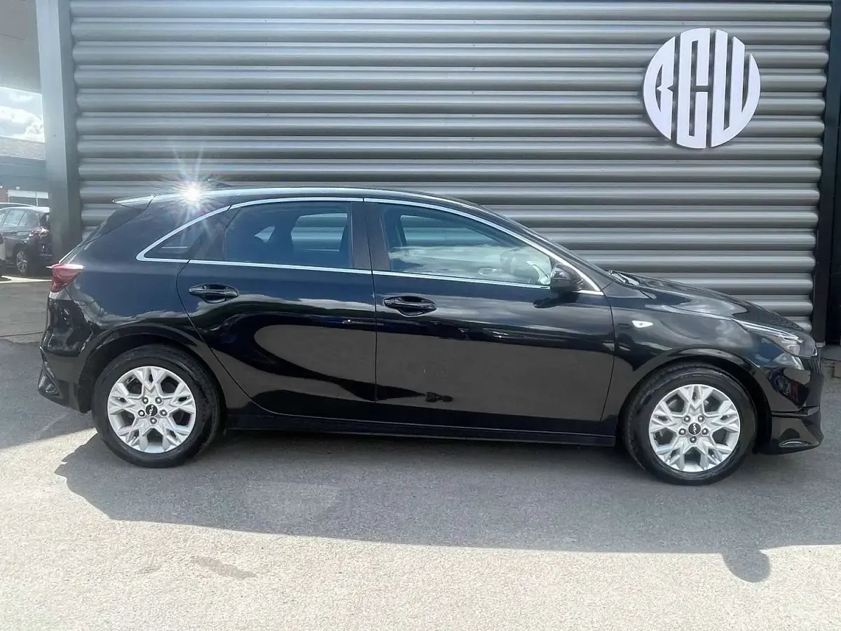 Used Kia Ceed 118 HP (86 kW) 2022 Black Hatchback