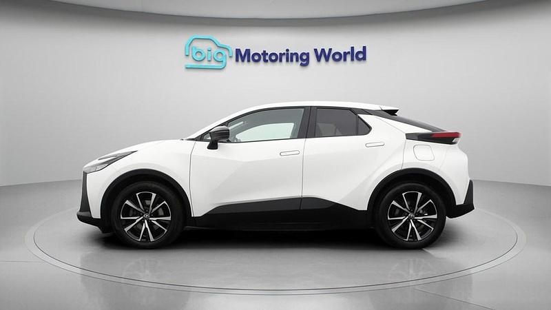 Used Toyota C-HR Design 223 HP (164 kW) 2025 White SUV