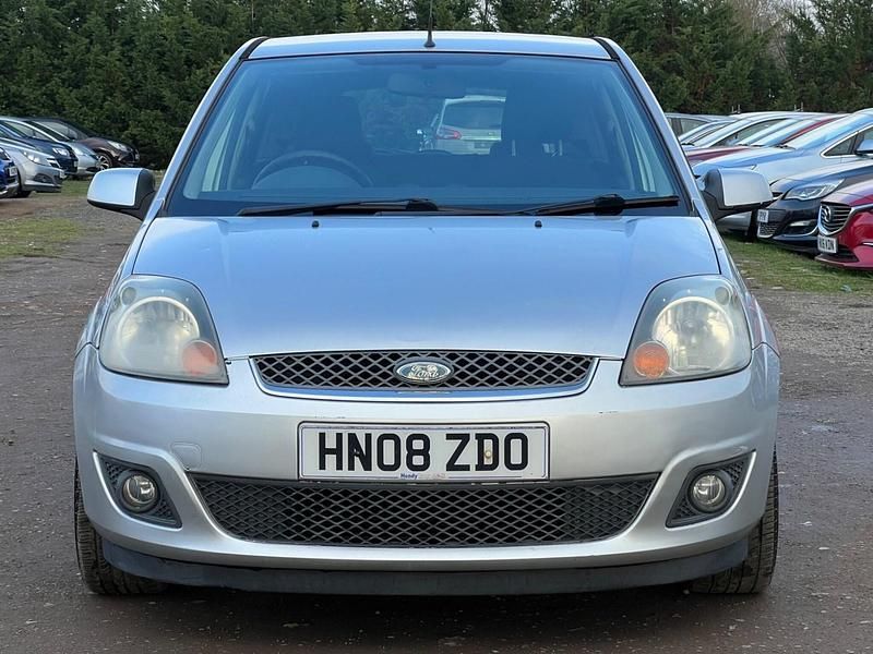 Usado Ford Fiesta Zetec 2008 Prateado Citadino
