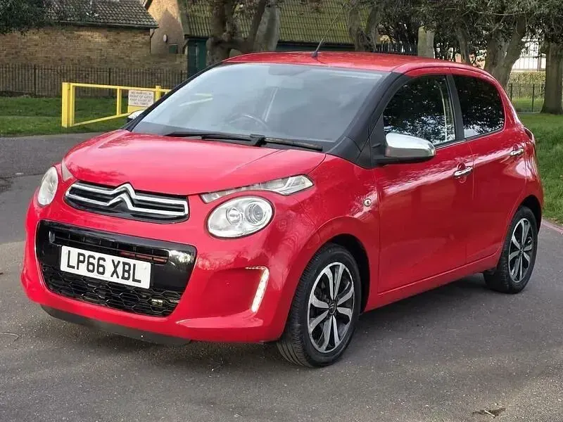 Usado Citroën C1 Flair 82 CV (60 kW) 2017 Rojo Utilitario