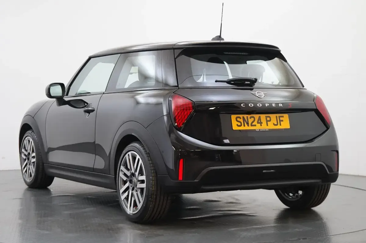 Used Mini Cooper S Hatch 201 HP (147 kW) 2024 Black Hatchback