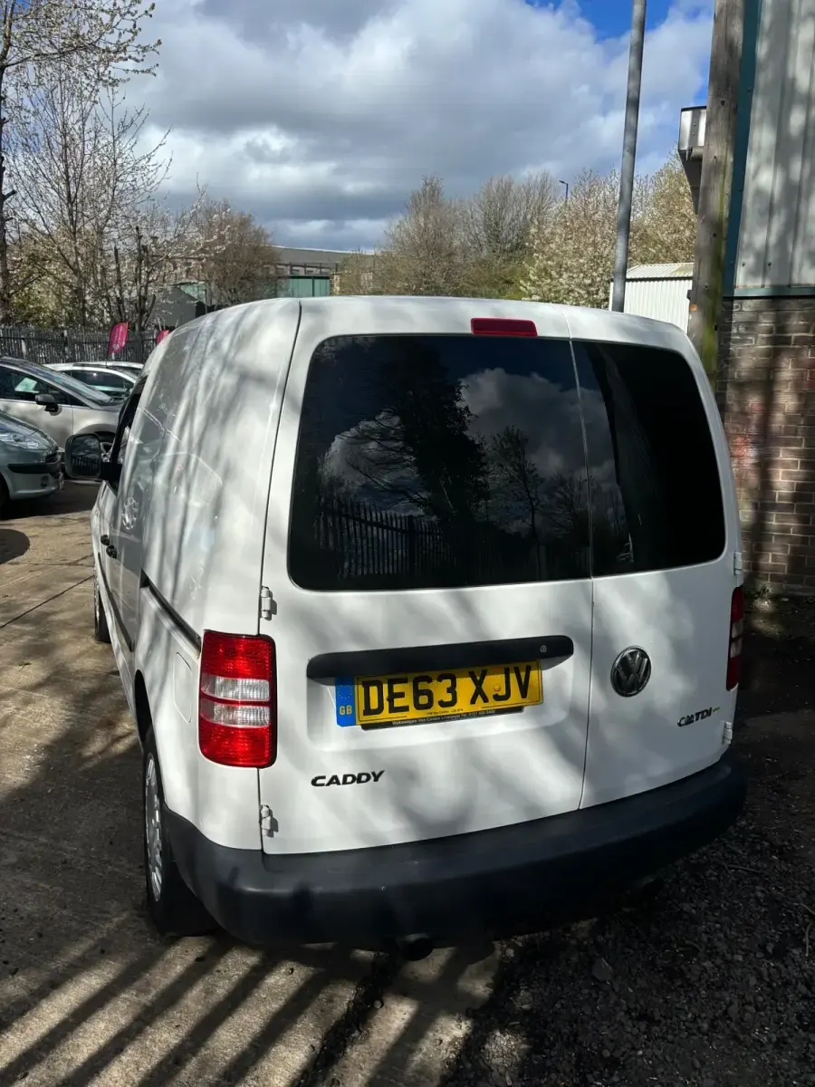 Usado VW Caddy Startline 102 HP (75 kW) 2013 Branco Monovolume