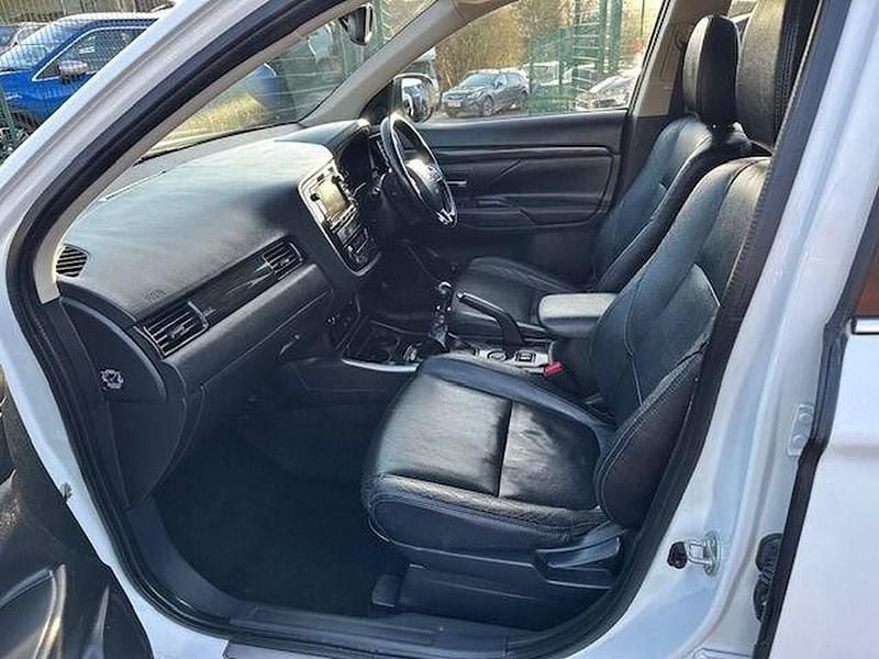 Used Mitsubishi Outlander 150 HP (110 kW) 2018 White SUV
