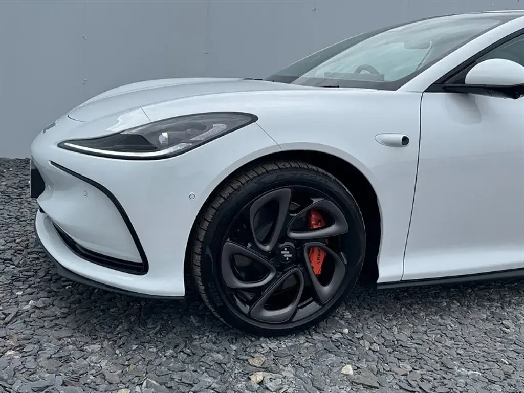 New MG IM5 Performance 552 kW (751 HP) 2026 White Hatchback