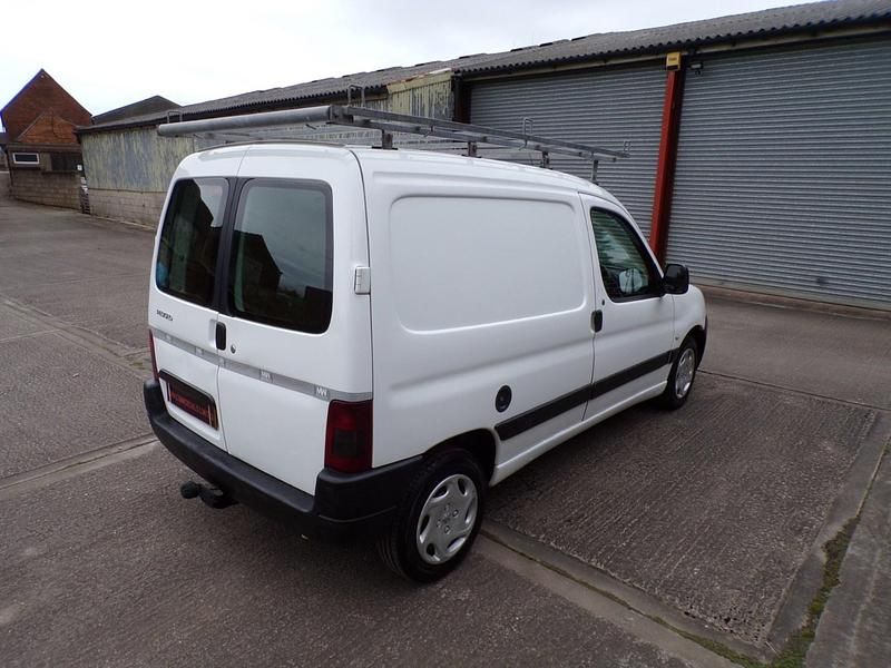 Second-hand Peugeot Partner 69 CP (50 kW) 2006 Alb Monovolum