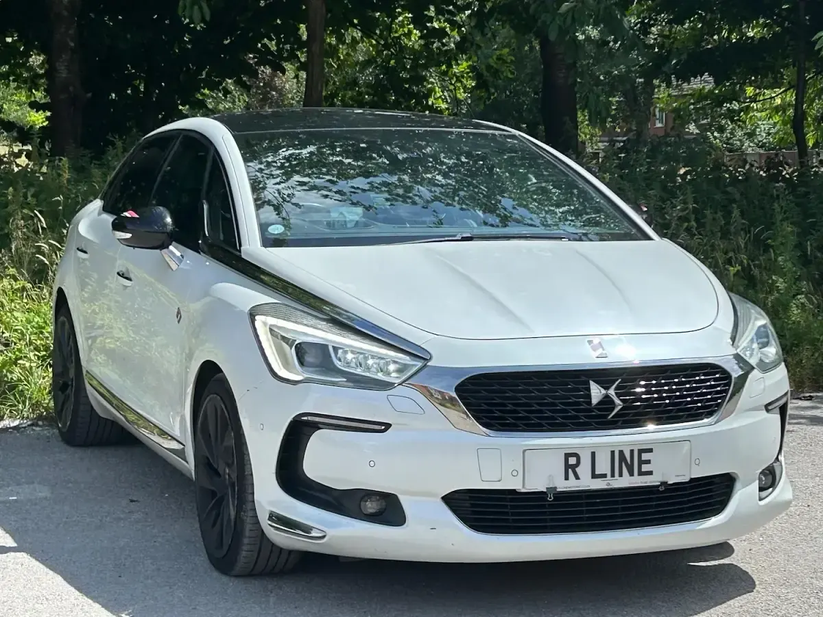 Used DS Automobiles DS5 Performance 180 HP (132 kW) 2017 White Hatchback
