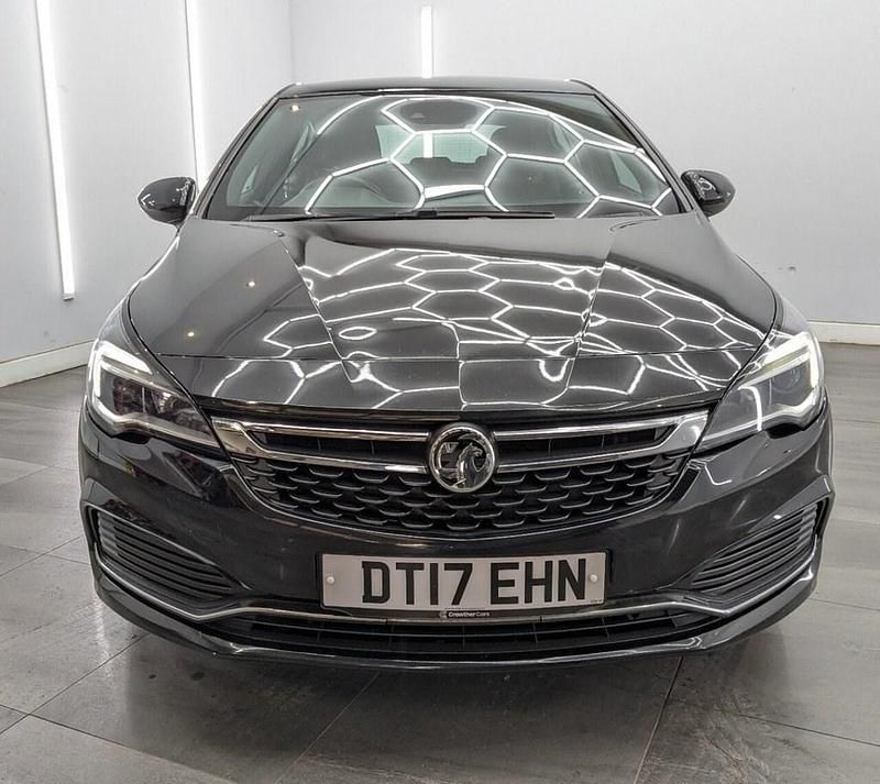 Used Vauxhall Astra SRi 150 HP (110 kW) 2017 Black Hatchback