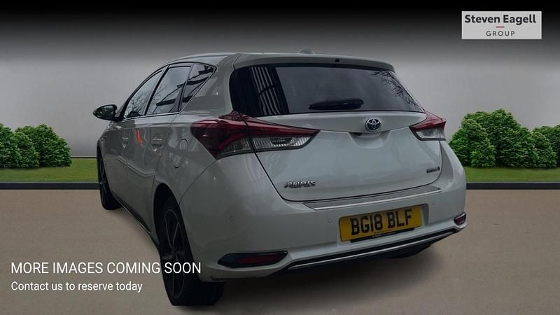 Used Toyota Auris Hybrid Design 2018 White Hatchback